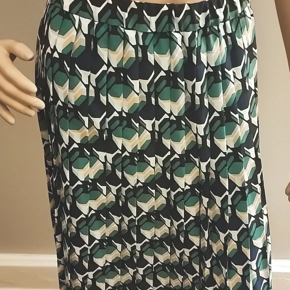 Anne Klein Pull-On Pleated Skirt| Size L| Kelly Green Print - Picture 3 of 8